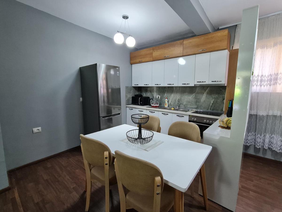 Jon'S Apartment Tirana Exterior photo