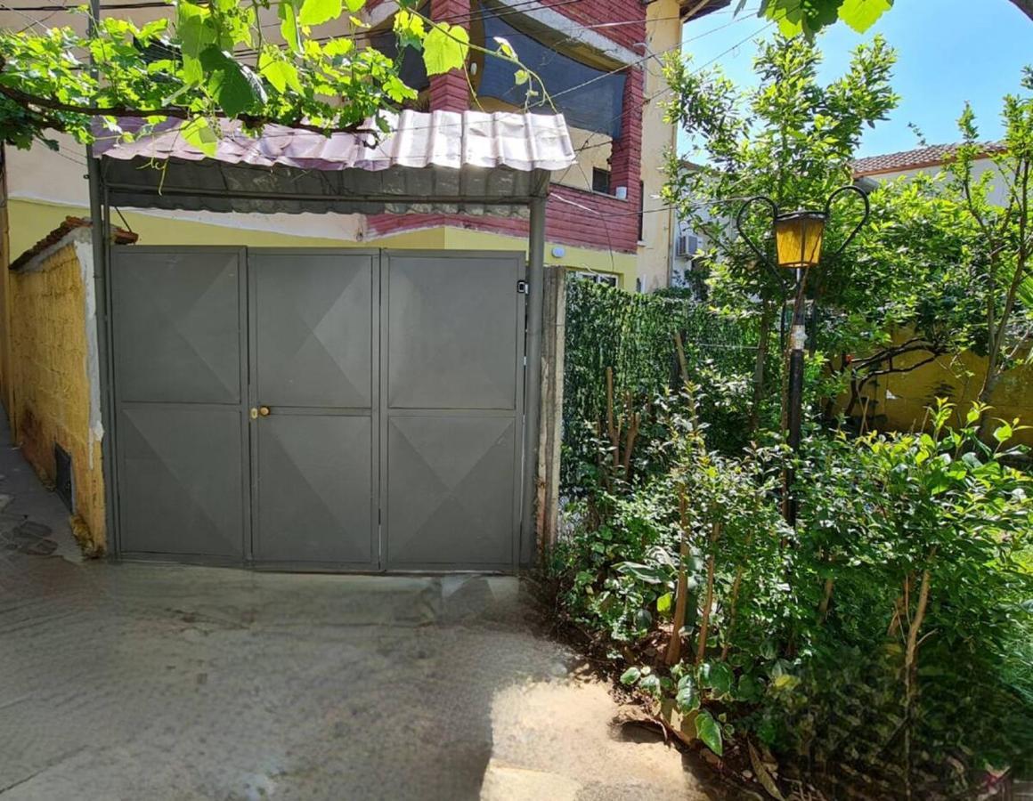 Jon'S Apartment Tirana Exterior photo